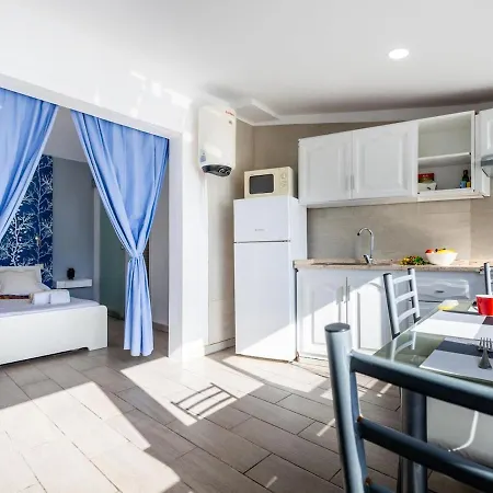 B1 Amazing With Sea View Apartman *